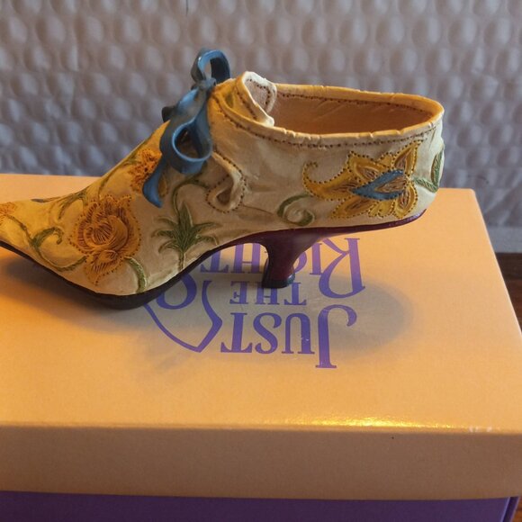 Just The Right Shoe  By Raine Brocade Court Mini Figurine 25002 - Picture 3 of 10